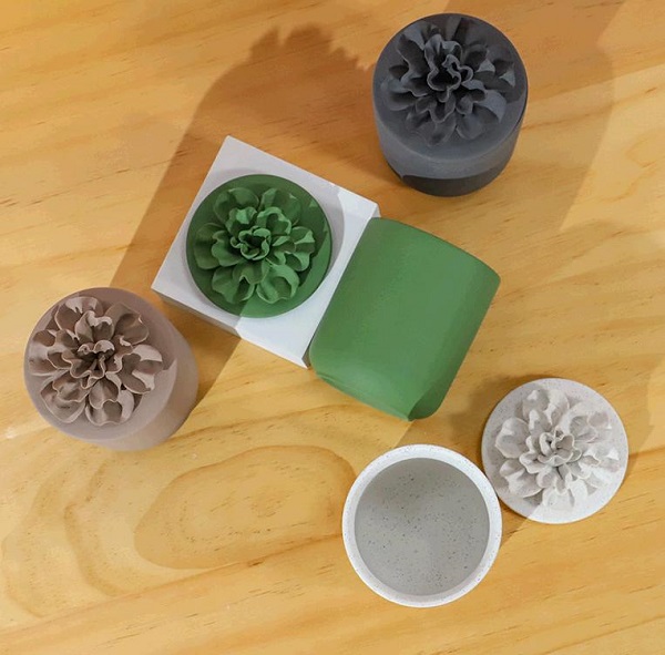 นอกเหนือจากแสงสว่างแล้ว เชิงเทียนทำอะไรได้อีกบ้าง? 