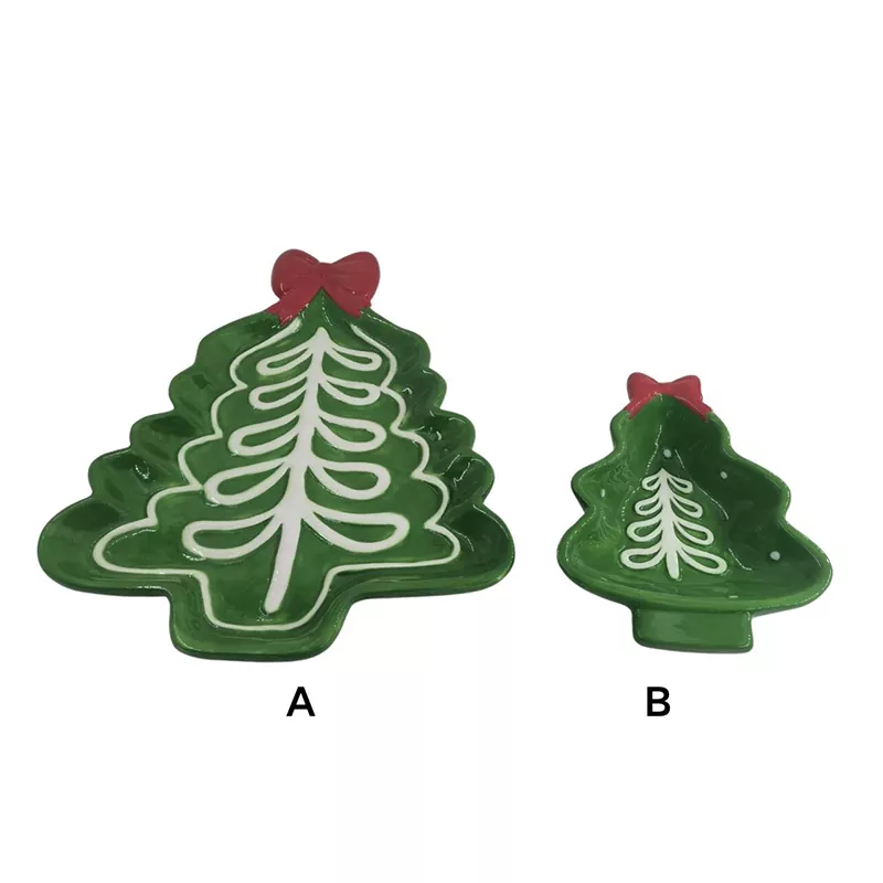 จานต้นคริสต์มาสของขวัญวันหยุดที่วาดด้วยมือ